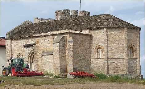 L'glise  Sanjuanista de Cizur Menor vue du ct Sud