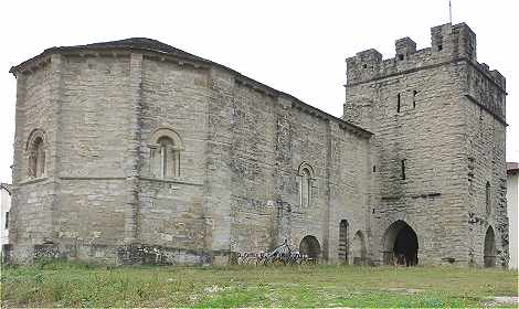 L'glise Sanjuanista de Cizur Menor vue du ct Nord