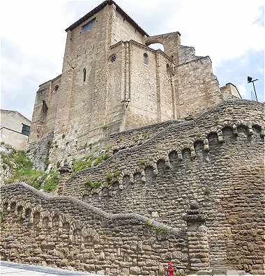 Murailles au pied de l'glise San Miguel  Estella