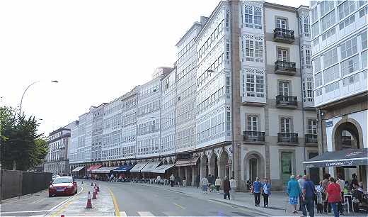 L'avenue de la Marina longeant le port de La Corogne