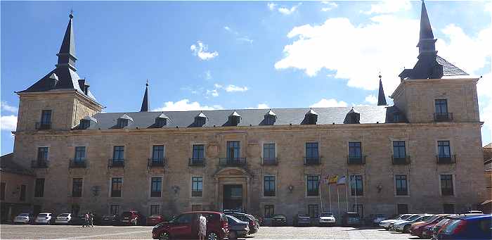 Ancien Palais des ducs de Lerma sur la Plaza Mayor  Lerma