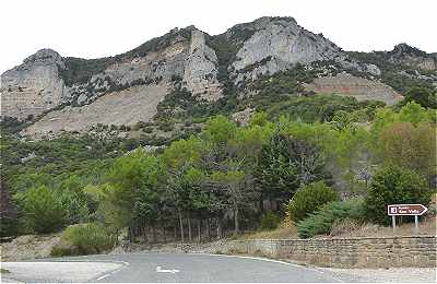 Montagnes au-dessus du Monastre San Salvador de Leyre