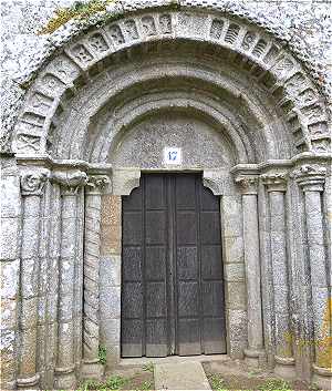 Eglise Santa Maria  Melide: Portail occidental