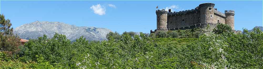 Chteau de Mombeltran dans la Sierra de Gredos