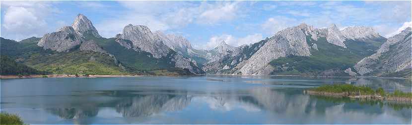 Panorama sur le Lac du barrage de Riano qui alimente le Rio Esla