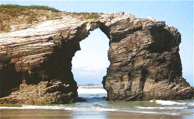 Rocher perc sur la Playa de las Catedrales  Ribadeo