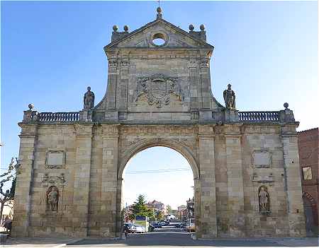 Arche du Monastre San Benito  Sahagun