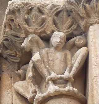 Sculpture d'un chapiteau de l'glise San Millan de Sgovie avec le portique