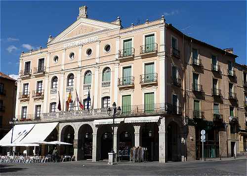 Thtre Juan Bravo sur la Plaza Mayor de Sgovie