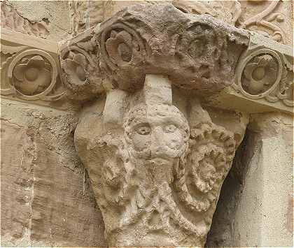 Sculptures du portail de l'glise Santa Maria de Eunate