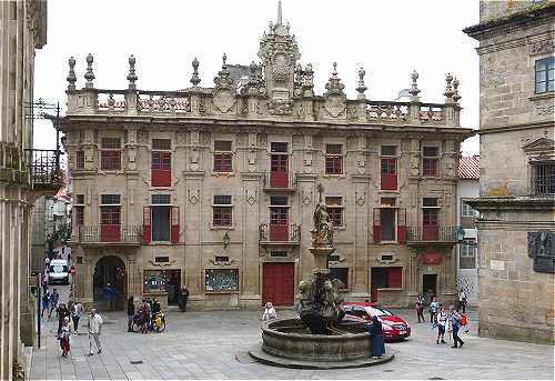 Praza das Praterias  Saint Jacques de Compostelle avec la Maison du Chapitre et la Fontaine des Chevaux