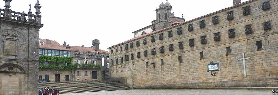 Praza do Quintana  Saint Jacques de Compostelle avec la Casa de la Parra  gauche et le Monastre de Antealtares sur la droite