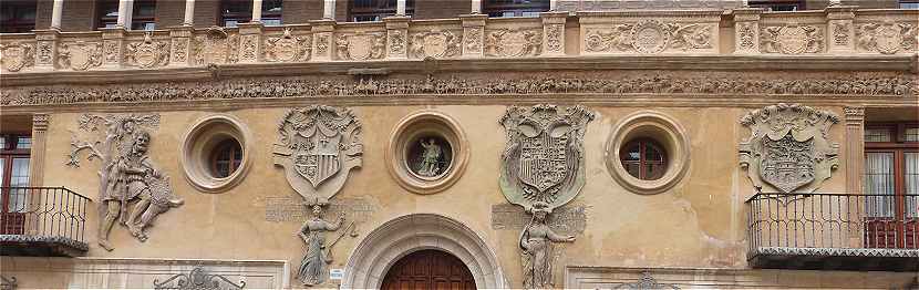 Dcoration de la faade de l'Ayuntamiento de Tarazona