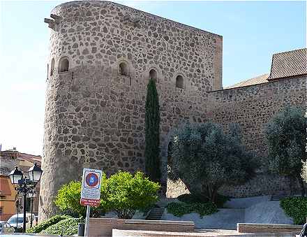 Remparts prs de la Puerta del Vado  Tolde