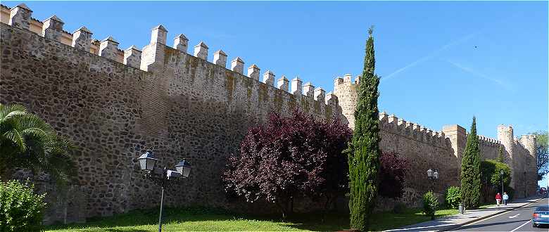 Remparts entre la Puerta del Vado et la Puerta de Bisagra à Tolède