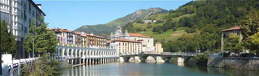 Panorama sur Tolosa et le rio Ora, au fond l'glise San Francisco