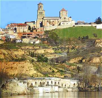 La Collgiale Santa Maria la Mayor surplombant le Duero