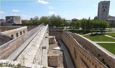 Château de Zamora, à droite la Tour de la Cathédrale