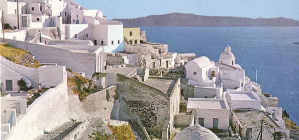 Santorin dans l'archipel des Cyclades