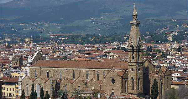 Florence: vue d'ensemble de l'église de Santa Croce