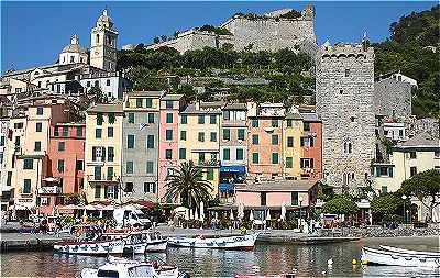 L'glise San Lorenzo, l'ancien chteau et les fortifications de Portovenere