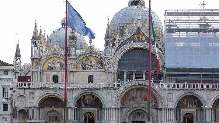 Partie de la faade de la Basilique Saint Marc  Venise