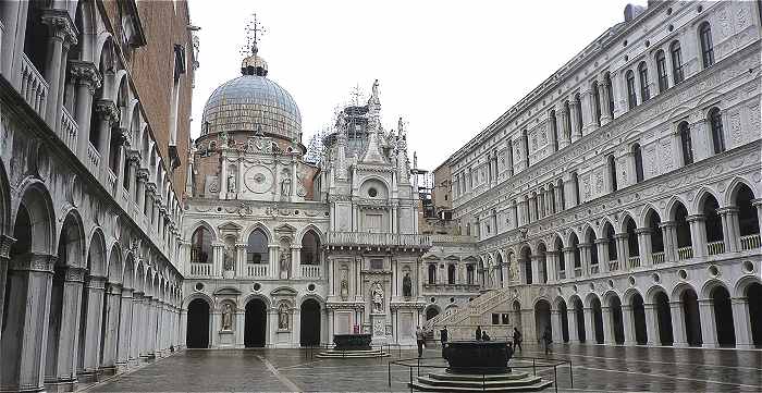 Venise: Cour intrieure du Palais des Doges