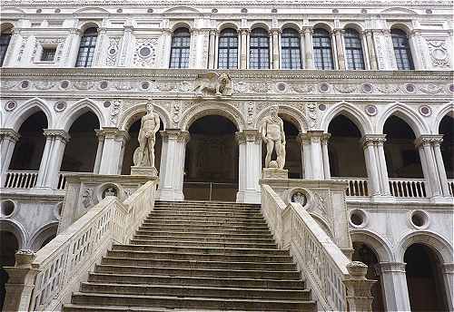 Palais des Doges: l'Escalier des Gants