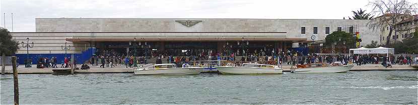 Venise: la Gare Santa Lucia (chemins de fer: Ferrovia)