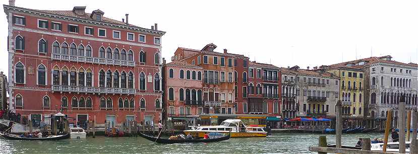 Venise, vue du Grand Canal: Palazzo Bembo, Palazzo Corner Loredan