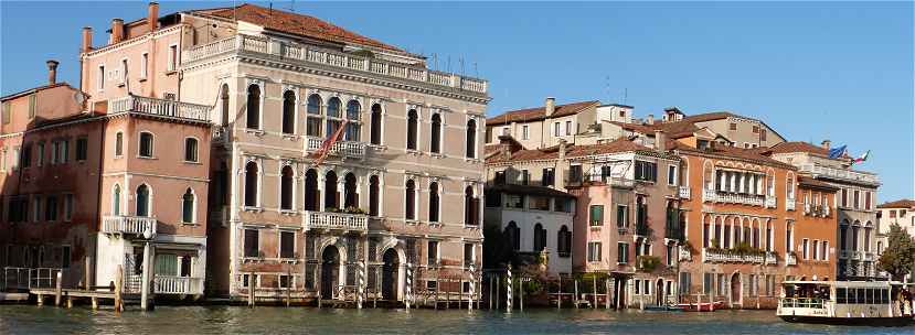 Venise: Le Palazzo Correr Contarini et le Palazzo Gritti Dandolo sur le Grand Canal