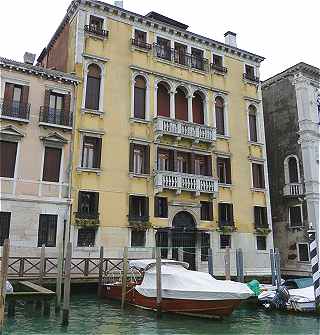 Venise: le Palazzo Curti Valmarana sur le Grand Canal