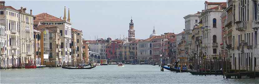 Venise: vue du Grand Canal aprs le Pont du Rialto (zone de San Silvestro)