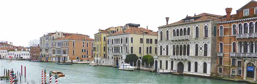 Venise, Grand Canal: de droite  gauche Palazzo da Mula, Palazzo Barbarigo,  Palazzo Loredan Cini, Palazzo Molin Balbi Valier della Trezza, Palazzo Contarini dal Zaffo et Palazzo Brandolin Rotta