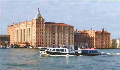 Le Mulino Stucky sur l'le de la Giudecca