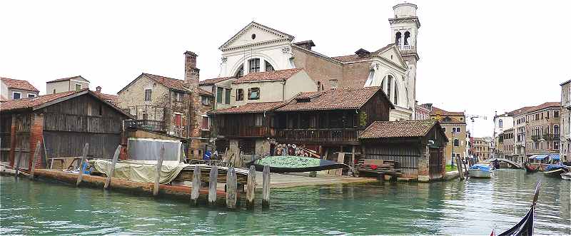 Venise: Rio di Trovaso, Squero di San Trovaso et glise San Gervasio e Protasio (Trovaso)