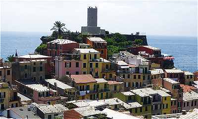 Tour et maisons anciennes de Vernazza