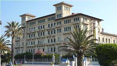 Viareggio: le Grand Hotel Royal sur le front de mer