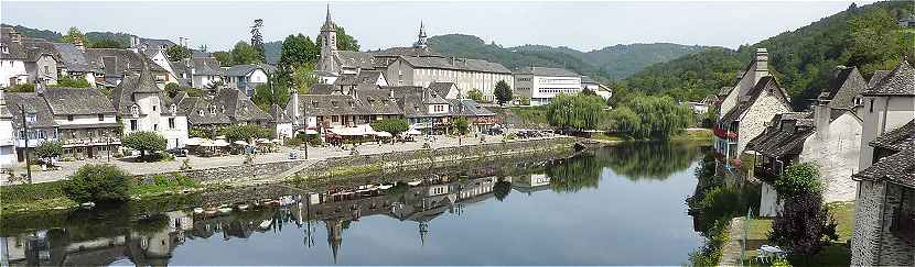 Le quai Lestourgie sur la Dordogne  Argentat