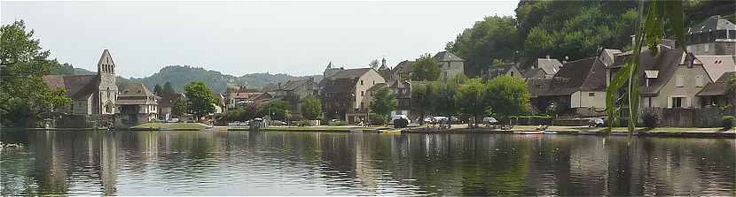 La Dordogne  Beaulieu avec la chapelle des Pnitents et l'ancien Port-Haut