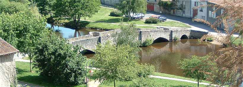 Le Pont de Pierre sur le Vincou  Bellac