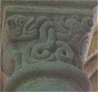 Sculpture des chapiteaux de la nef de l'abbaye de Bnvent