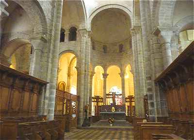 Stalles, croise du transept et choeur de l'glise Sainte Valrie