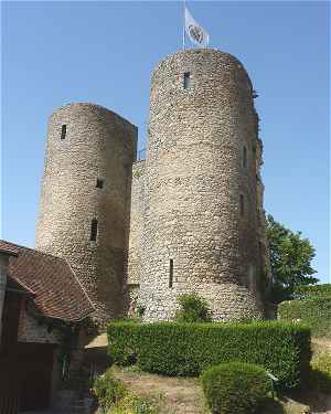 Les deux tours du chteau de Crocq