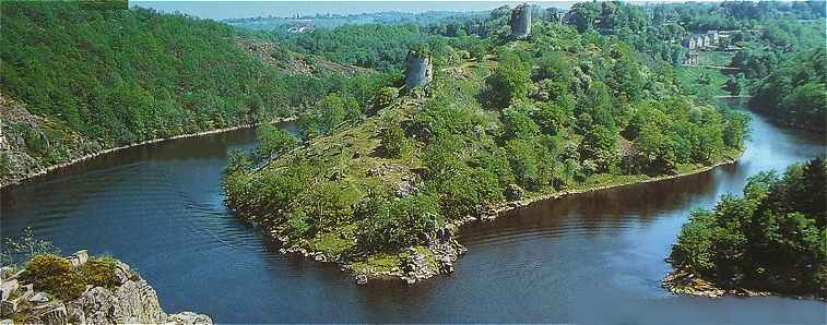 Panorama sur la Creuse et les ruines du chteau de Crozant