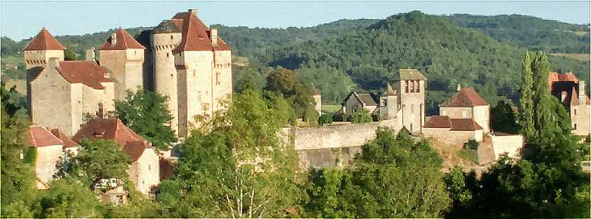 Panorama sur Curemonte,  gauche les chteaux de Saint Hilaire et de Plas