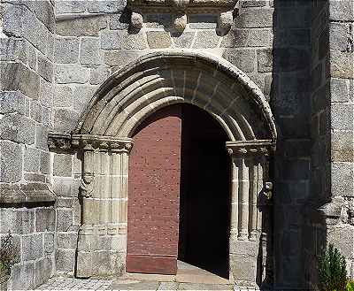 Portail de l'glise de La Courtine