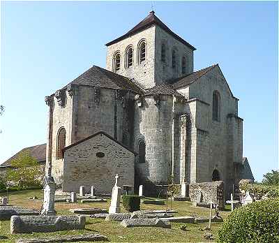 Chevet et transept Nord de l'glise Romane du Chalard