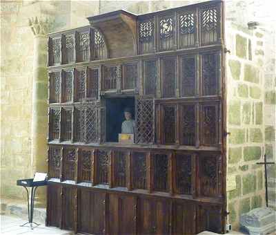 Buffet recouvrant le tombeau de Saint Geoffroy dans l'glise Romane du Chalard