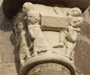 Sculpture du chevet de l'église Saint Etienne de Lubersac